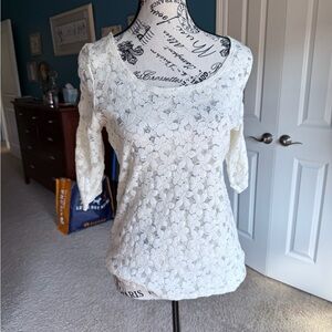 Cream lace top from Anthropologie. Excellent condition! Size L.